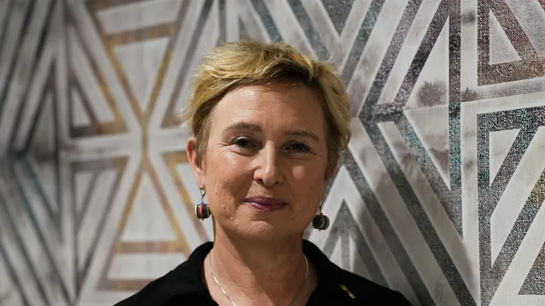 Hostage's mother accuses IDF commander of failing to save her son