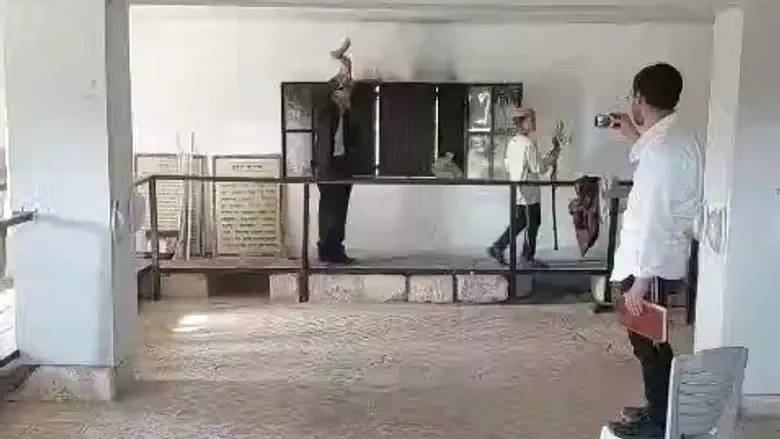 Trumpets sound again in Jericho as worshipers pray at ancient synagogue