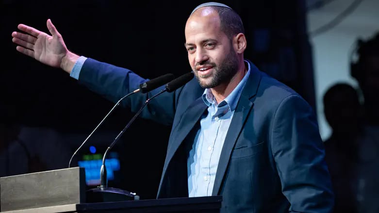 A blow to Winter: Davidi Ben-Zion quits Amcha Yisrael party