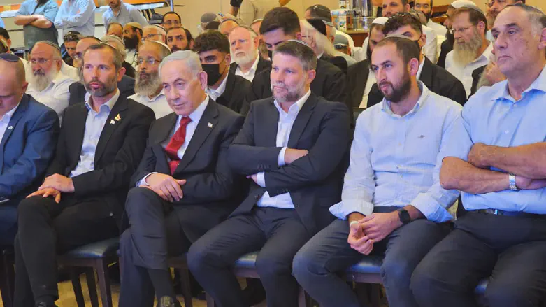 Netanyahu meets with hundreds of rabbis ahead of elections