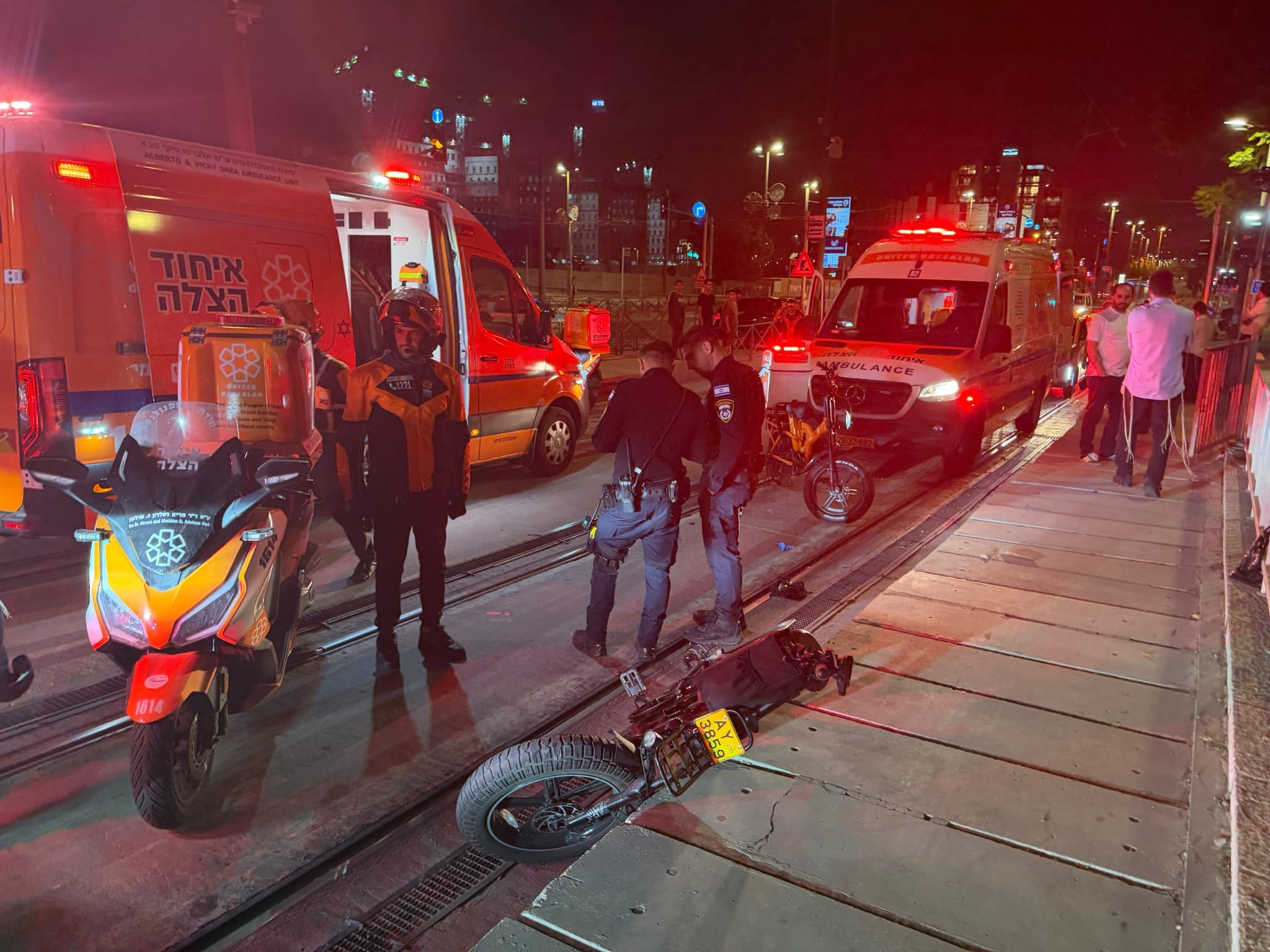 תאונת דרכים קשה בכביש 444: עשרה בני אדם נפצעו בצומת גבעת כ"ח