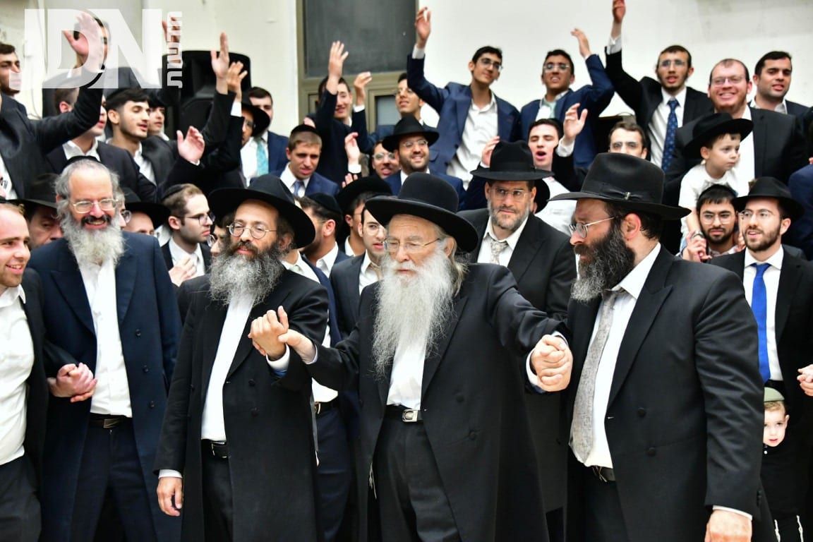 שמחת בית השואבה בהיכל ישיבת 'בית מאיר'