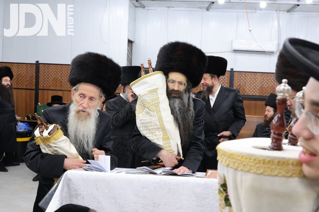 הקפות שניות בחצה"ק סטריקוב