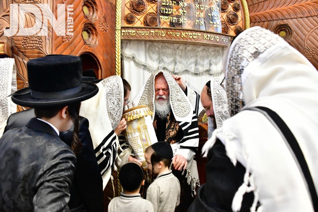 תפילת הלל בחוה"מ סוכות בחצה"ק פרמישלאן