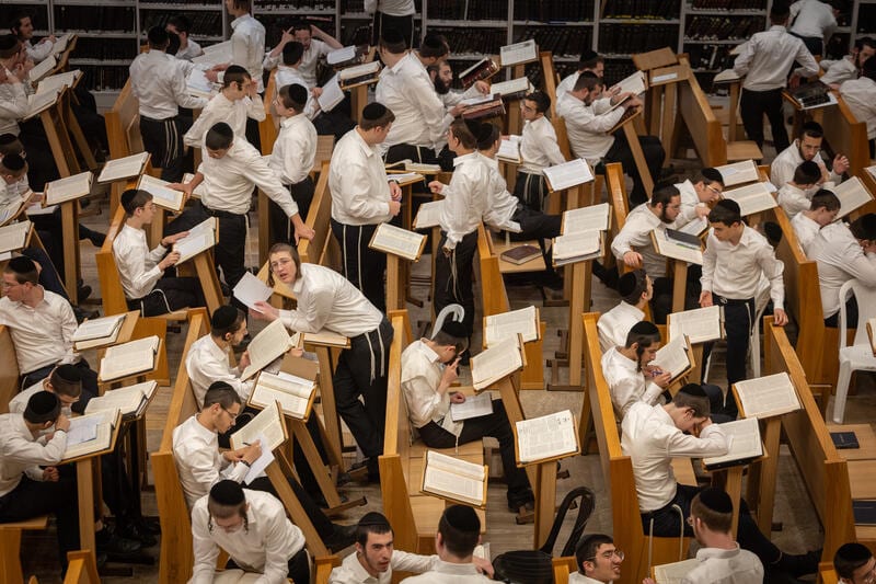 עתירה דחופה לבג"ץ: משרדי החינוך והאוצר מקצצים בתמיכה בלומדי תורה שהסדירו מעמדם