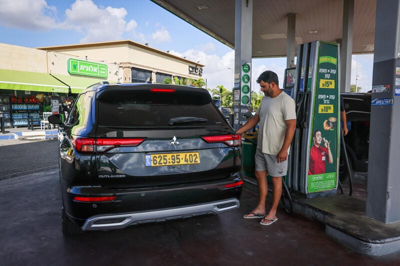 בשורה משמחת לנהגים: מחיר הדלק יוזל בחצות בעקבות הפחתת מס הבלו