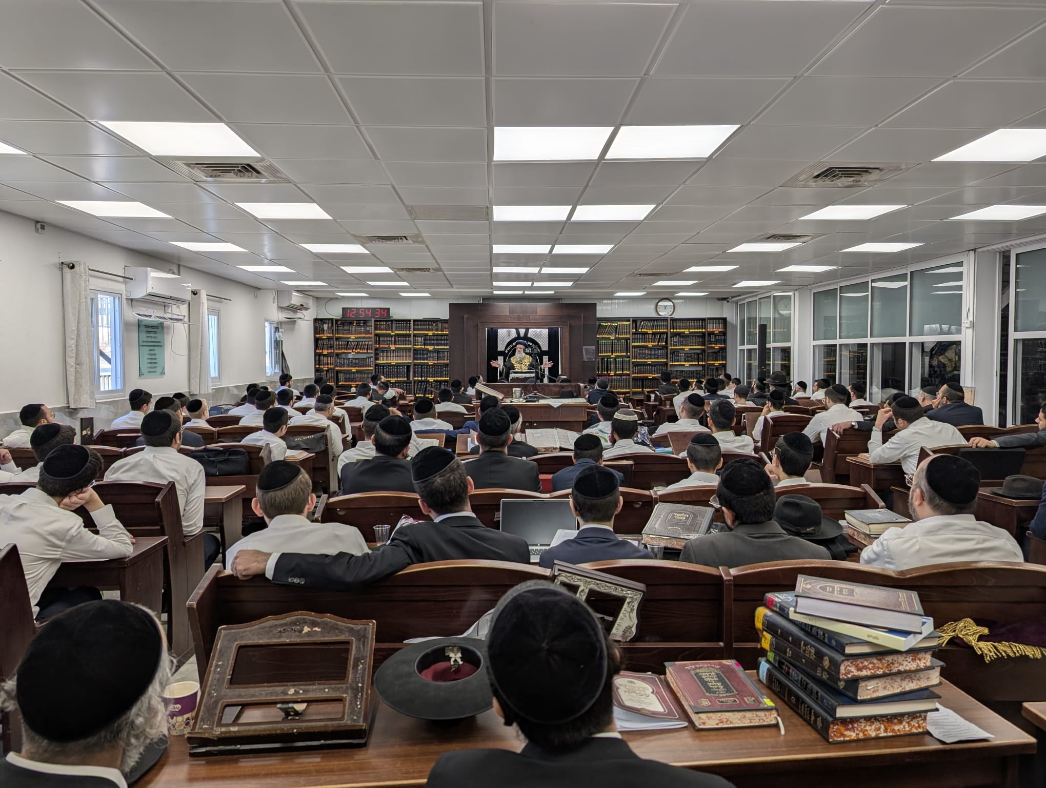 דיון הלכתי מרתק על חטיפת המטוס; מרן הראש"ל הגר"ד יוסף בשיעור