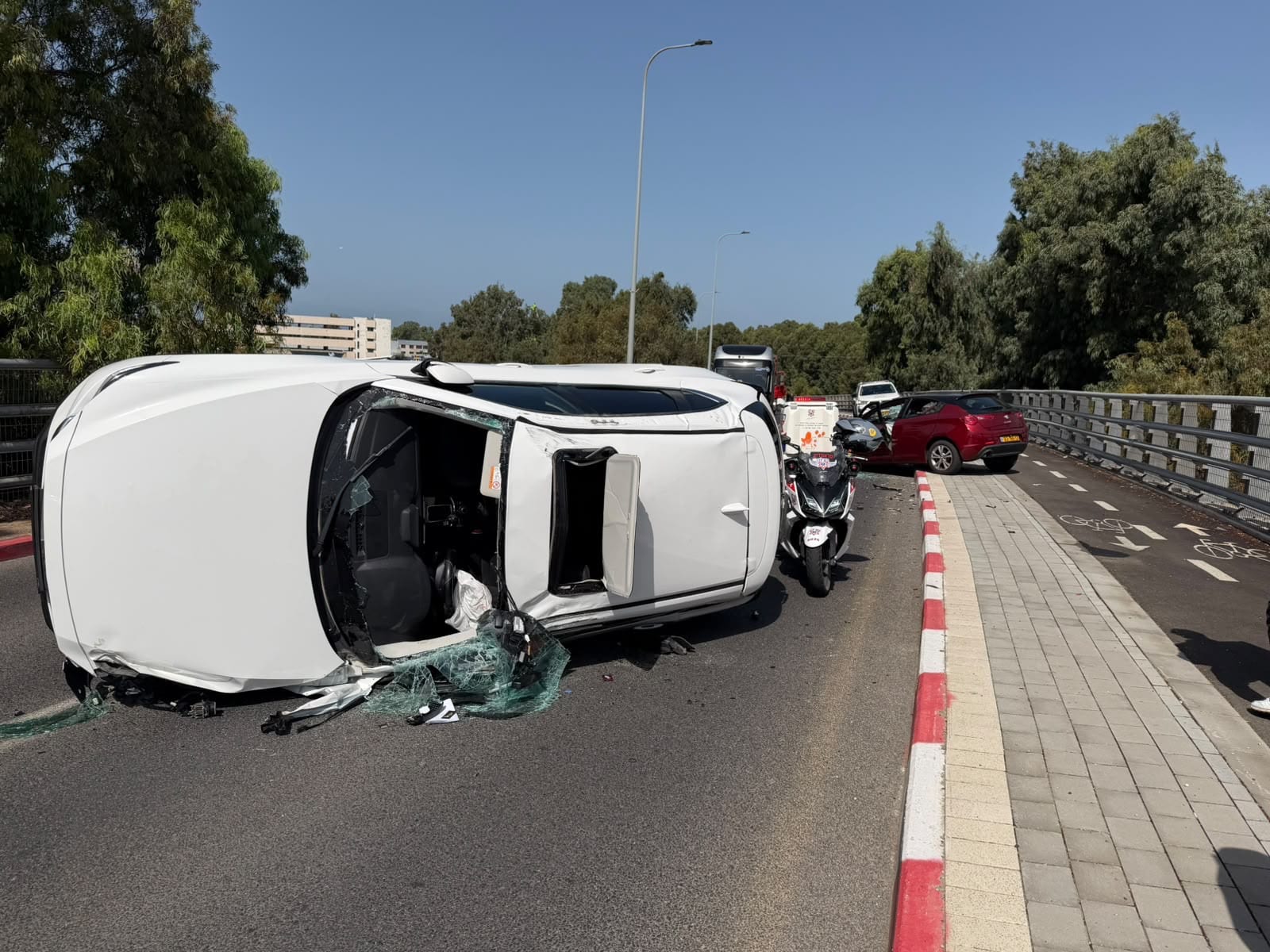 חילוץ לכוד מרכב: בן 81 נפצע קשה בתאונה חזיתית בחיפה