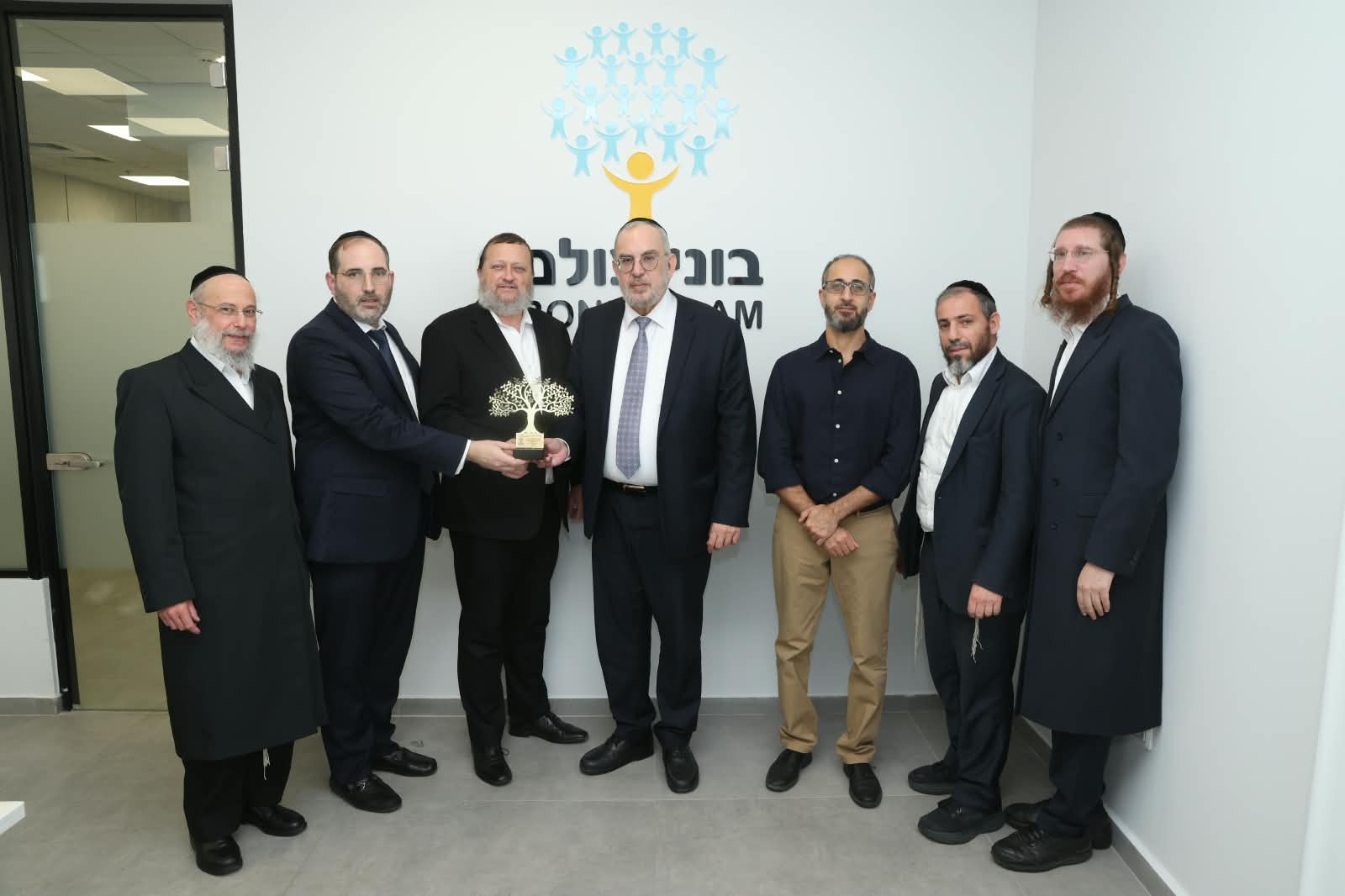 מחזקים את התקווה: ח״כ הרב יעקב אשר הרב מאיר פישל ד'ר שושני והרב אליקים לבנון בישיבה מיוחדת בבית ׳בוני עולם׳ במטרה להרחיב את המענה לזוגות