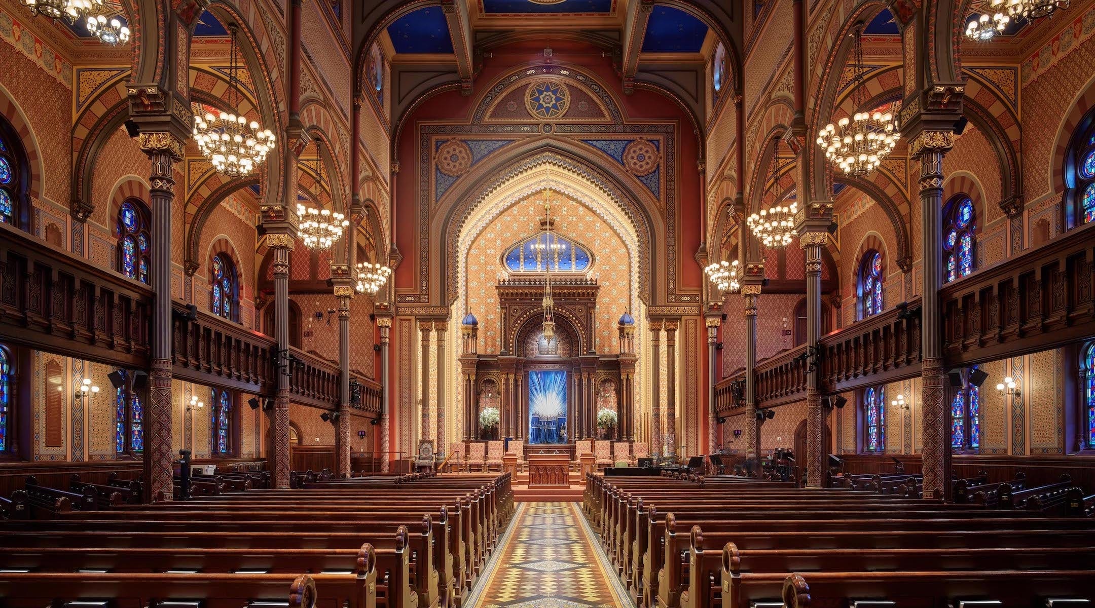Assailant attacks congregant, guard at NYC Shabbat services