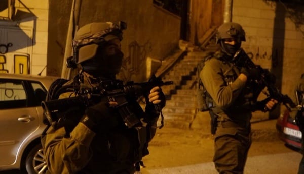 צה"ל: "מעל 100 פורעים ישראלים התפרעו ליד שכן, שלושה לוחמים נפצעו"