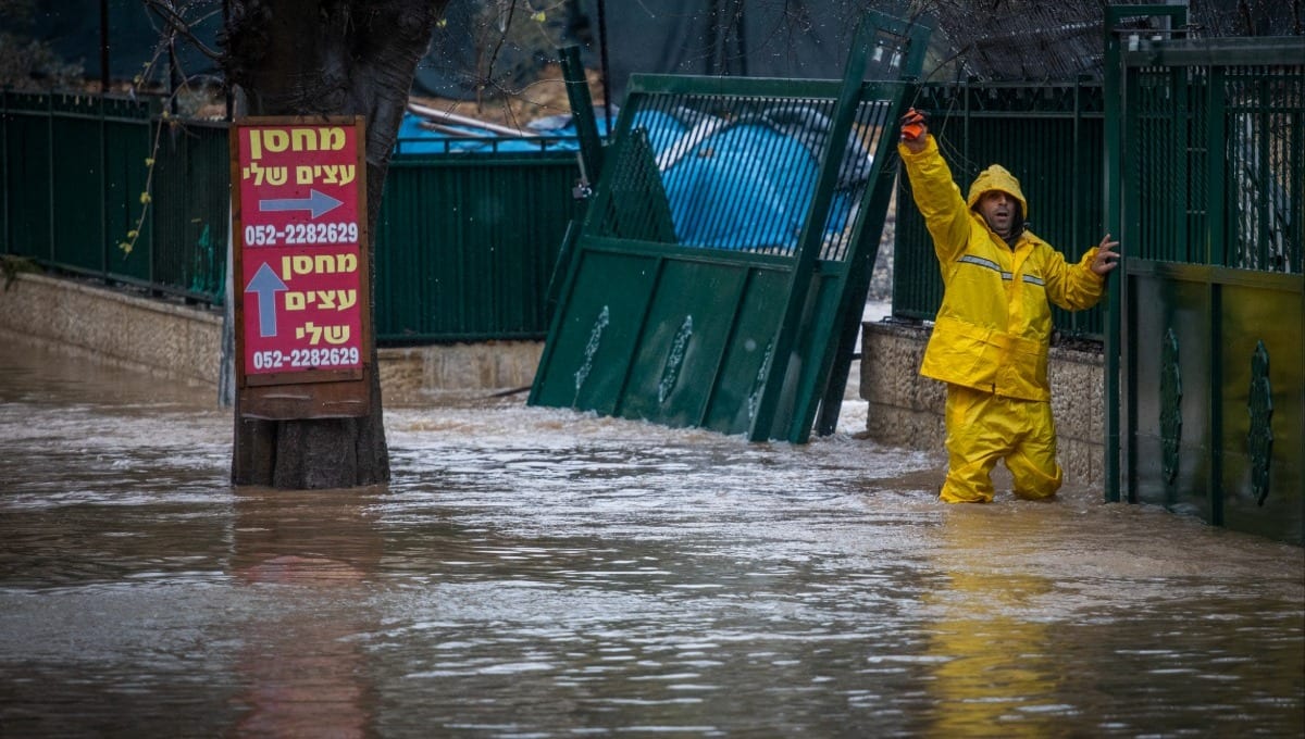 גשמים חזקים הצפות ושריפות: בישראל נערכים לחורף
