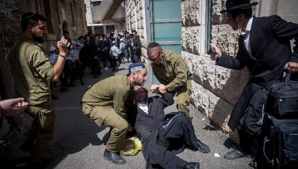 דרמה במאה שערים: המשטרה נכנסה לשכונה, מהומה התפתחה במקום
