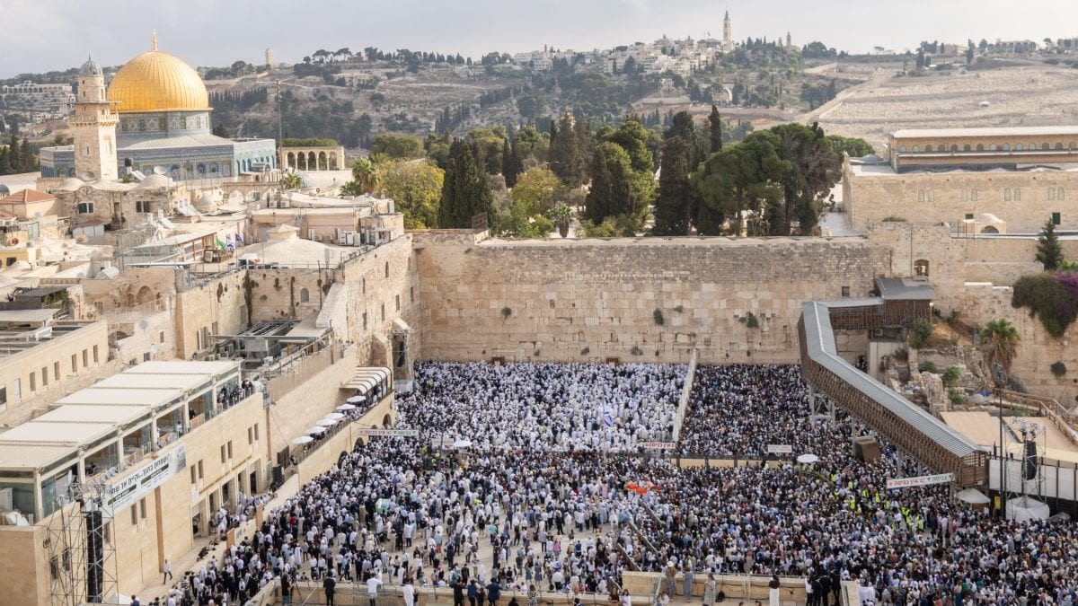 צפו: ברכת הכהנים מרחבת הכותל המערבי | שידור חי