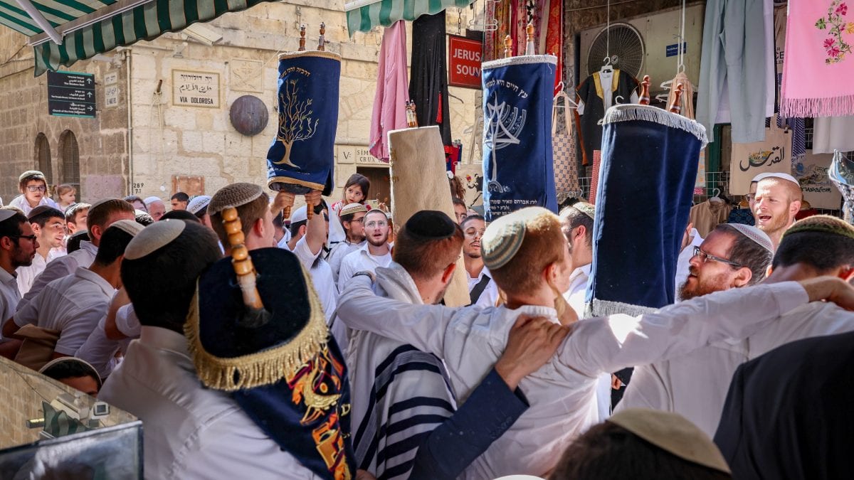 הלכות שמיני עצרת ויום הזיכרון לחללי מלחמת חרבות ברזל