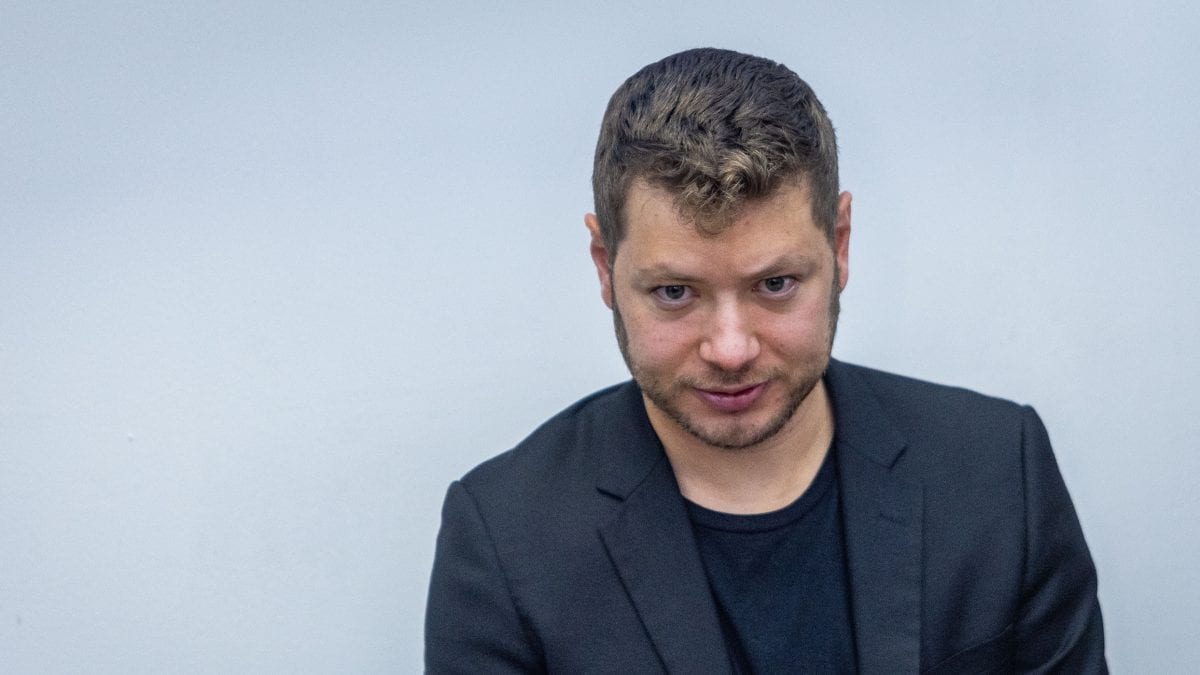 יאיר נתניהו דורש חצי מיליון ש"ח: "טען שסטרתי לאבא"