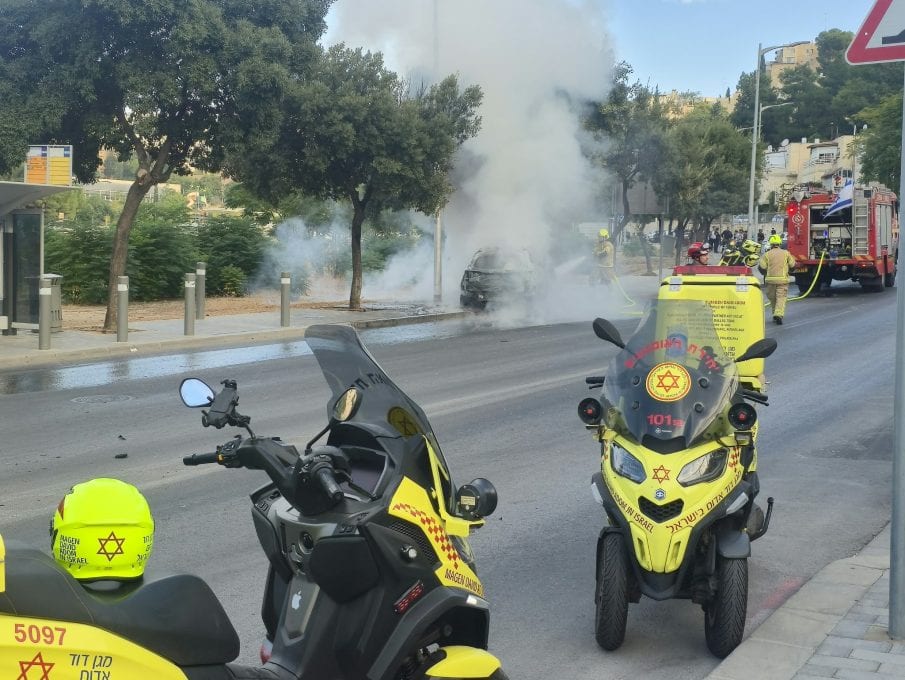 חשד לניסיון חיסול בירושלים: שני בני אדם נפצעו מפיצוץ רכב