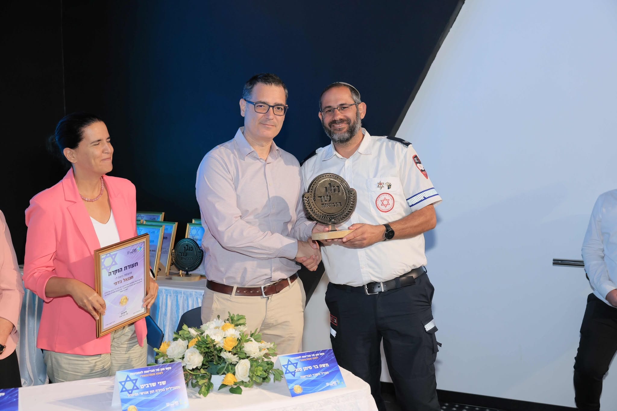 שדרות: נורה באמבולנס ב – 7 באוקטובר, חזר להציל חיים – וזכה במגן שר הבריאות