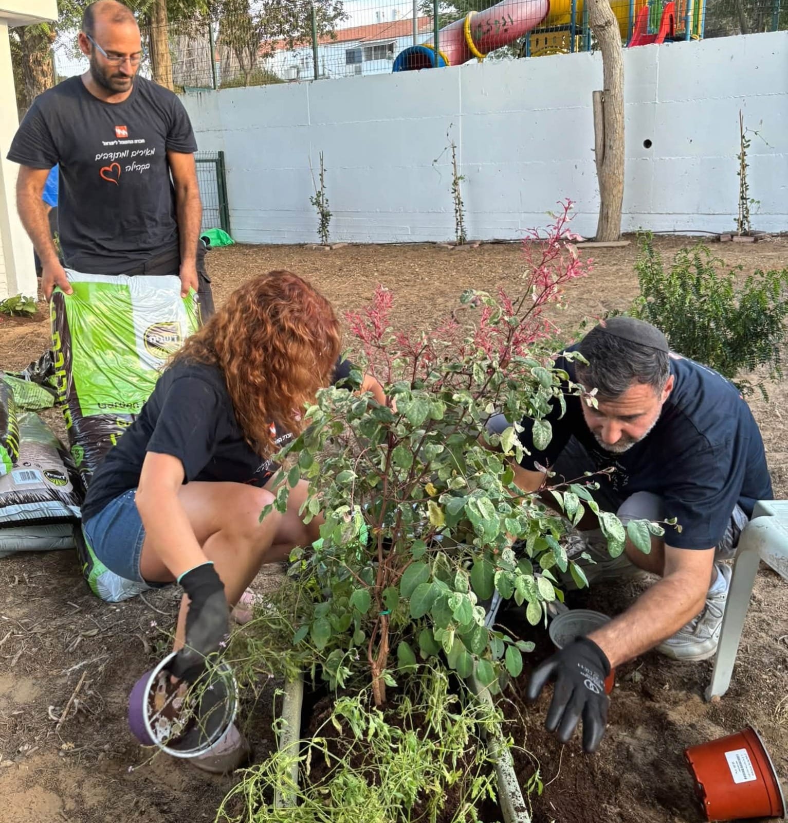 לא בגלל תקלה: המשימה הלא שגרתית של עובדי חברת החשמל בגדרה