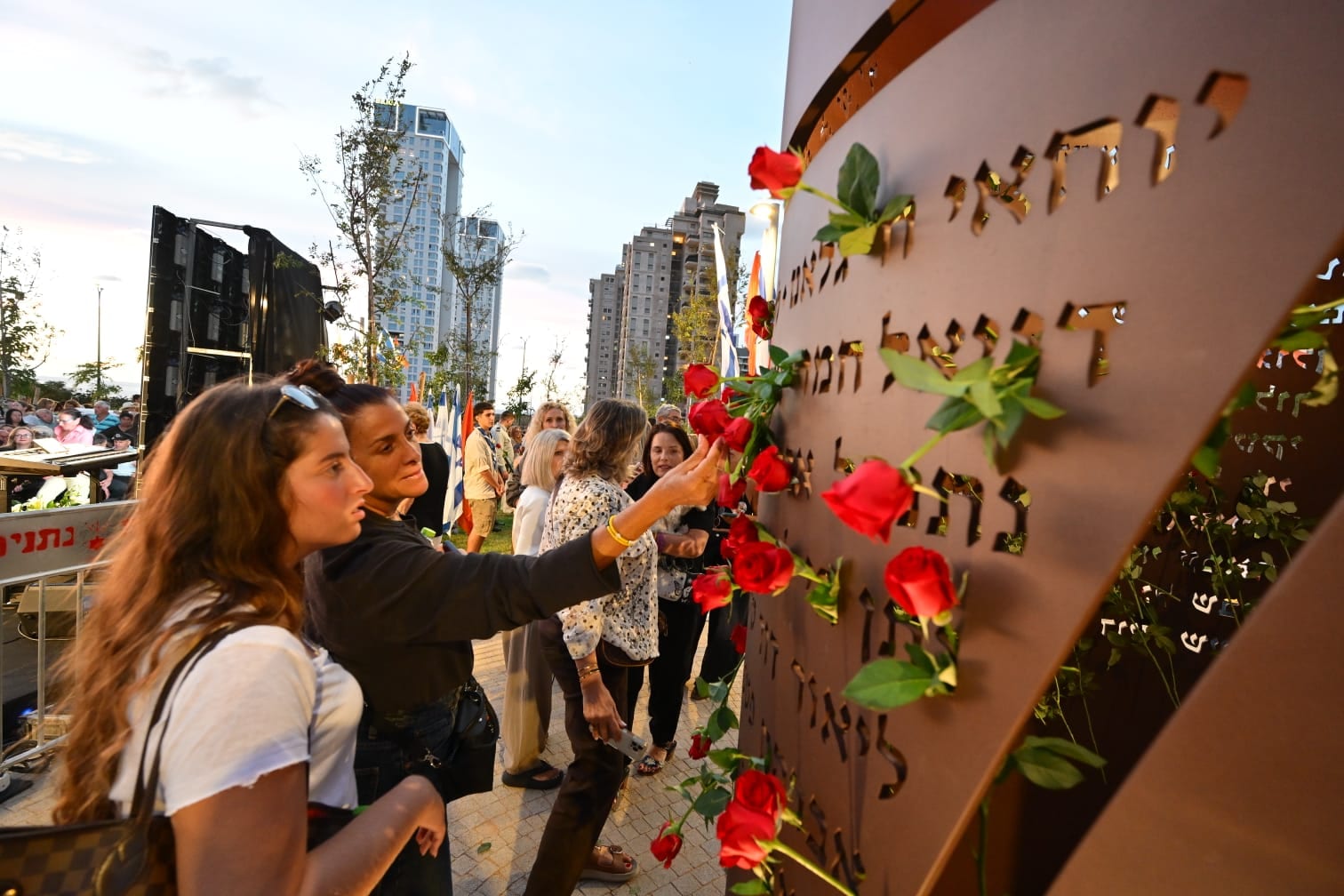 נחנכה בנתניה האנדרטה לנרצחי ונופלי מלחמת חרבות ברזל