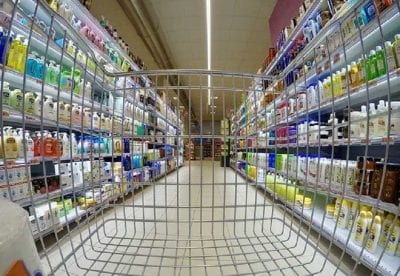 Отработал 40 лет и вылетел на улицу — скандал в супермаркете