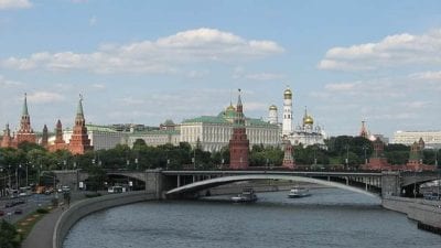 Хвалил Россию, теперь просит помощи: семью американца хотят выдворить