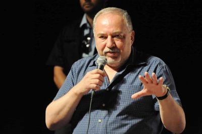 Либерман обрушился на Каца: «Бум-бум-бум в голову»