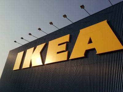 Скандал в IKEA – пара занялась любовью на кровати (ФОТО)