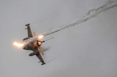 F-16 разбился у американской авиабазы в Германии (ВИДЕО)