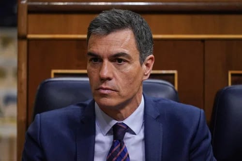 ההתרסקות של סאנצ'ס: ראש ממשלת ספרד הודיע על הקדמת הבחירות - הימין בדרך לניצחון