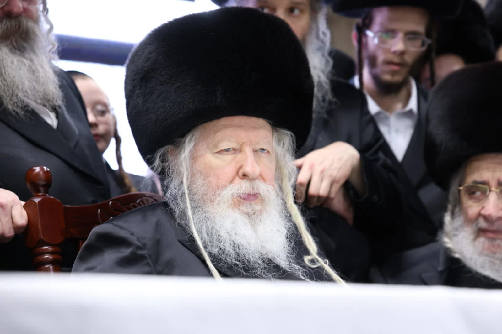דאגה בגור; האדמו"ר לא יצא לתפילות ולנענועים - כך עבר היום הראשון של החג