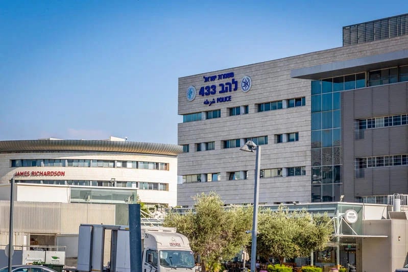 פרשת שחיתות חמורה במרכז: ראש עירייה מוכר במרכז הארץ ואשתו נעצרו בחשד לקבלת שוחד במזומן