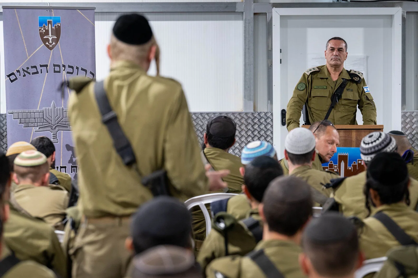 גם חרדי שכבר כן משרת - נדפק? בג"ץ דן בעתירה המבקשת להוריד כסף רב למשרתים