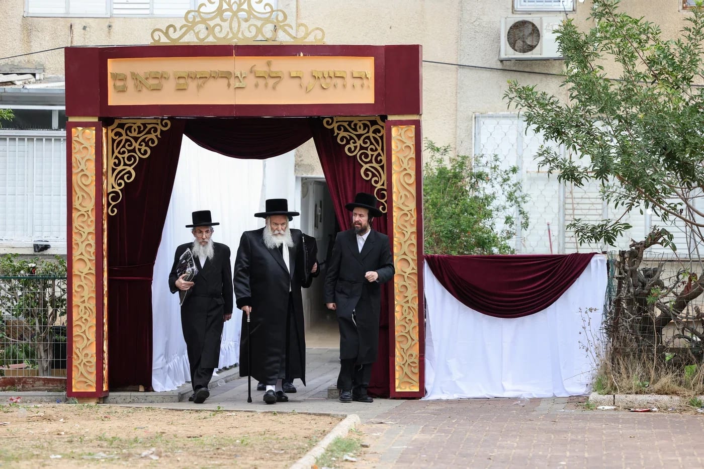 התרגשות בבאבוב; האדמו"ר יופיע לביקור הוד בארץ וישבות בעיר העתיקה