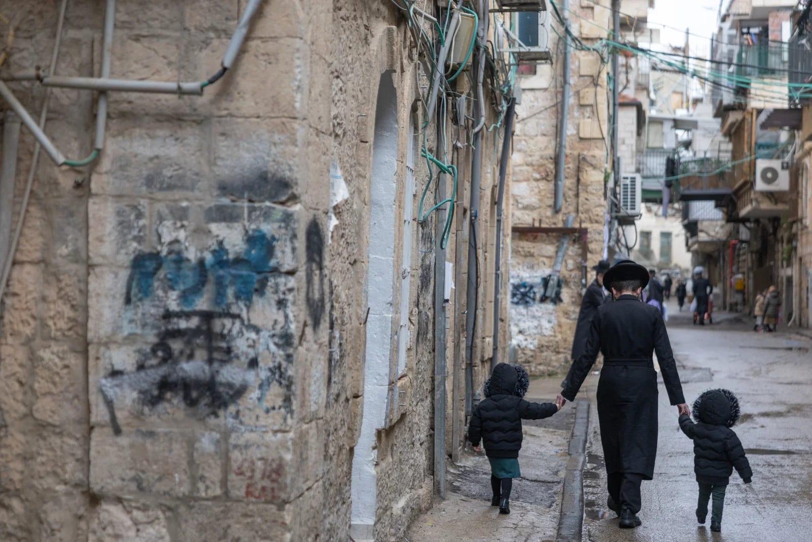 גשמים מקומיים וצניחה בטמפרטורות: מה מחכה לנו היום, ומתי המהפך?