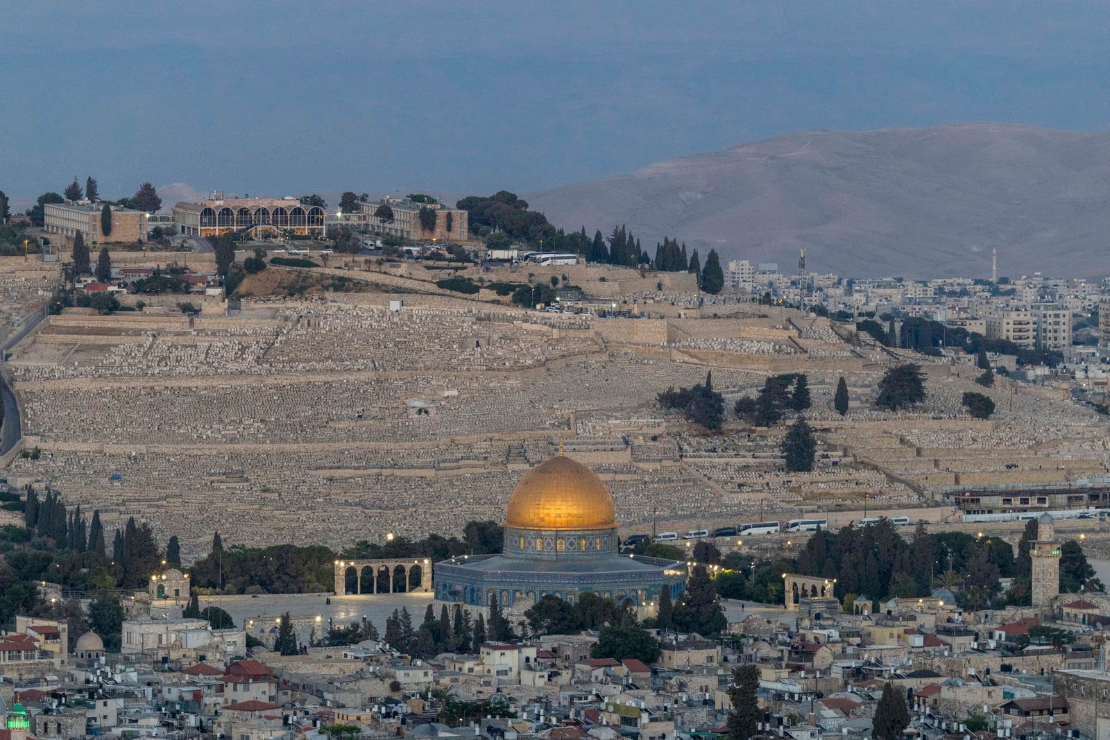 ההלוויה הערב; ארונה של הרבנית הצדקנית מביאלה ע"ה הובא ארצה