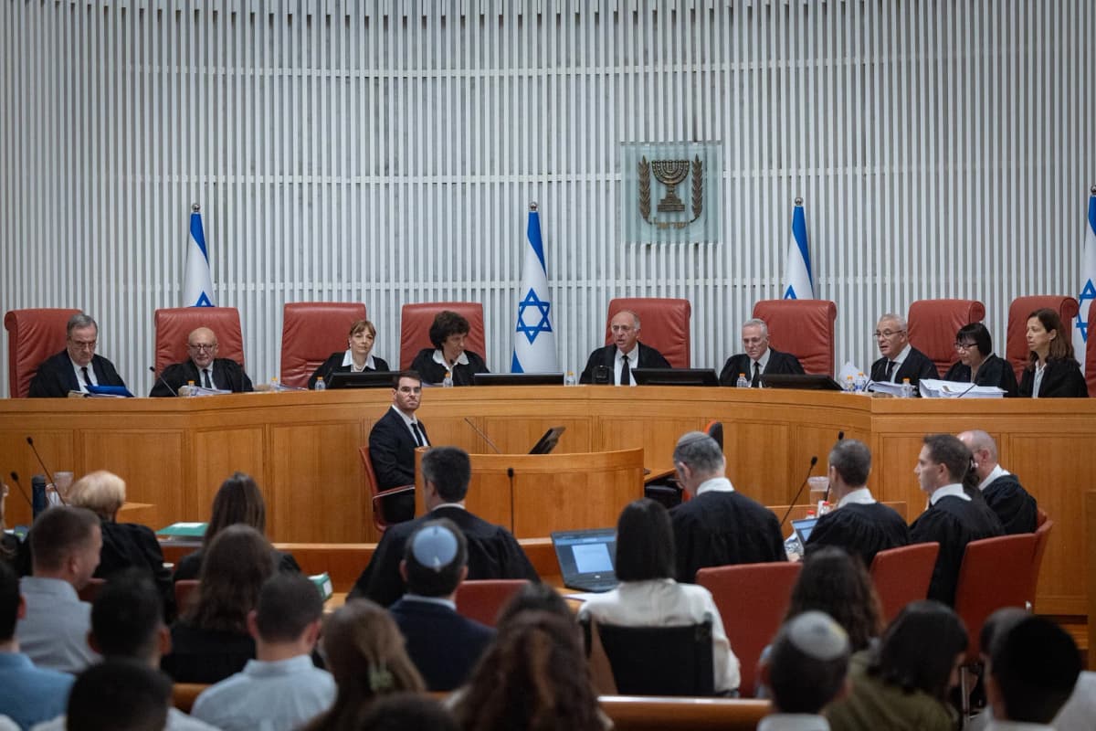 בג"ץ בהחלטה דרמטית: חברי קלפי לא יוכלו לדווח על מספר המצביעים - זו המשמעות עבור המפלגות