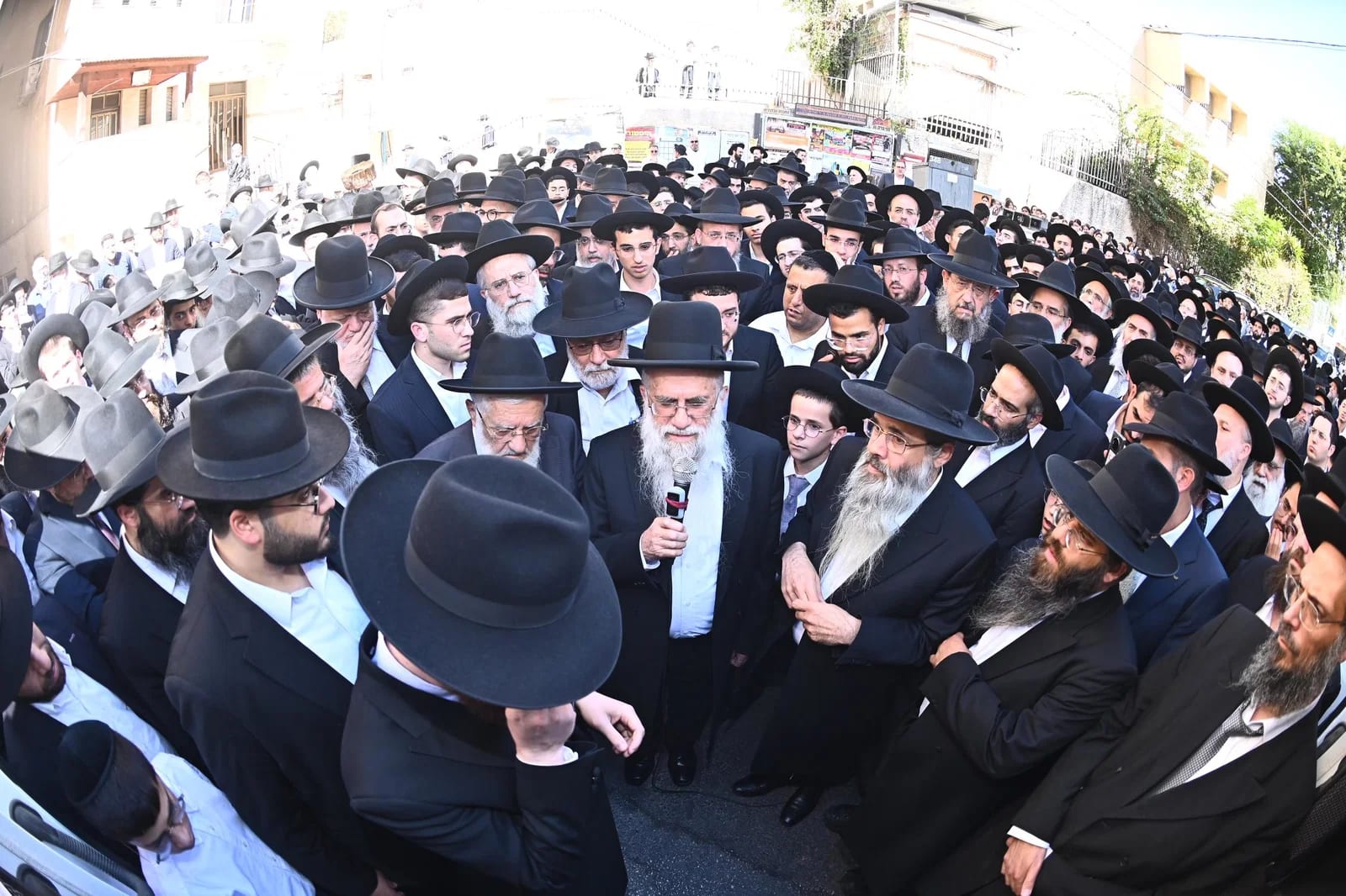 דמעות בבני ברק; ראש הישיבה נפרד בלי הספד מרעייתו הרבנית הצדקנית ע"ה