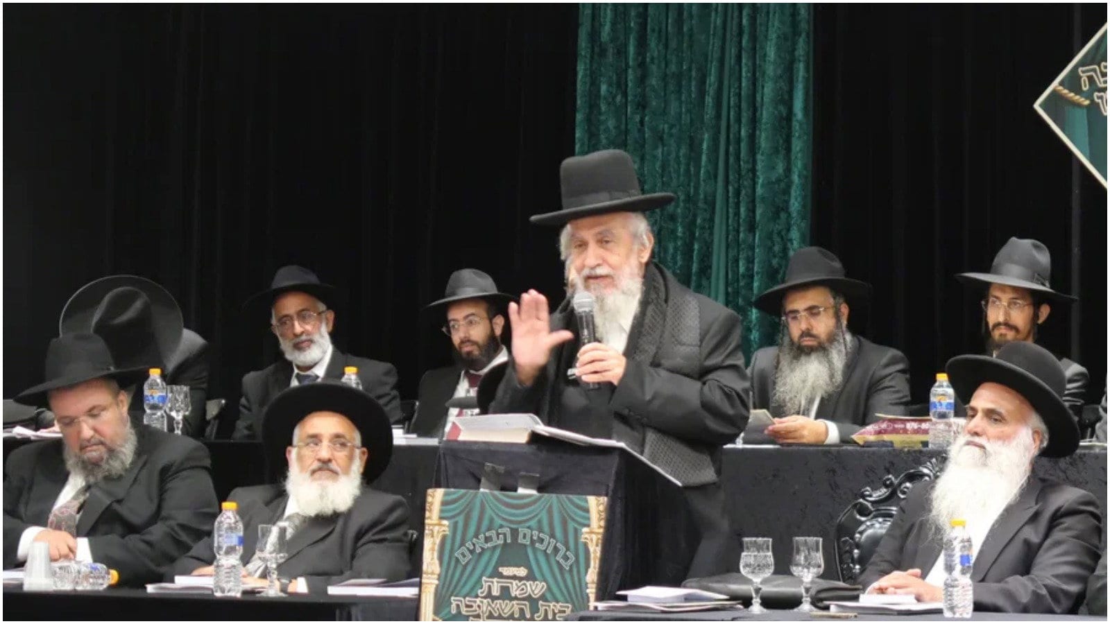 הפוסק הנודע במעמד הענק של יהדות תימן; "העריקים האמיתיים הם החילונים"