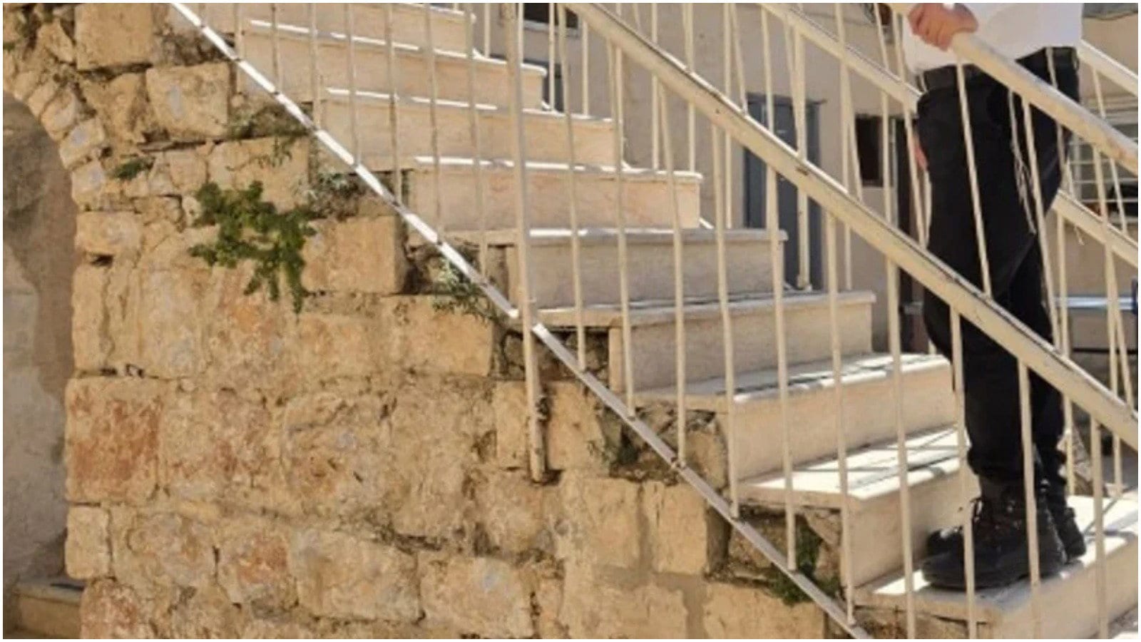 כשהמתחם שקירותיו ספגו את תורת מוסר ליטאית - שינה את פניו