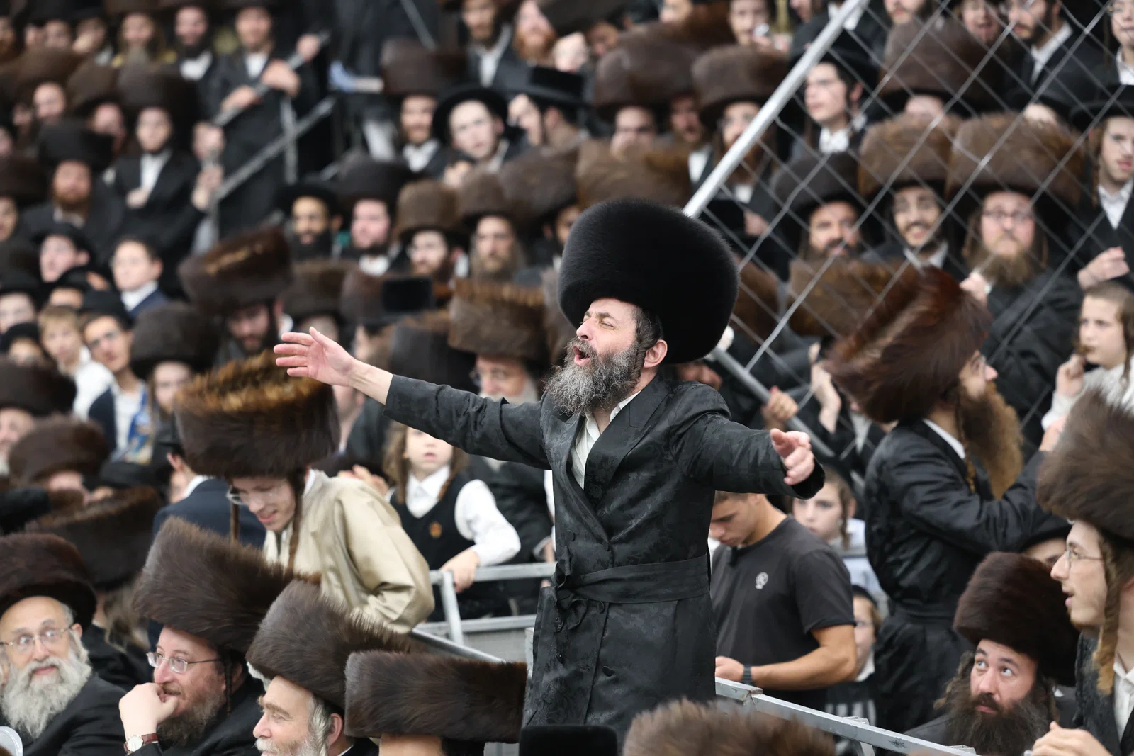 אלפים נהרו לביאלה; זקן רבני ברסלב רומם את הקהל שעות ארוכות של דבקות