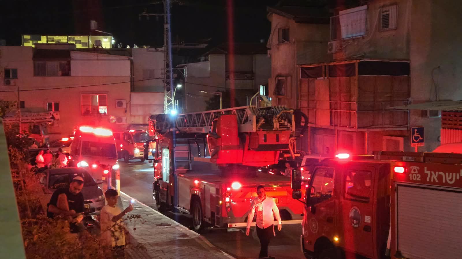 39 בני אדם נפגעו בשריפה שפרצה בבית אבות בבני ברק | 2 מהם במצב קשה וארבעה במצב בינוני