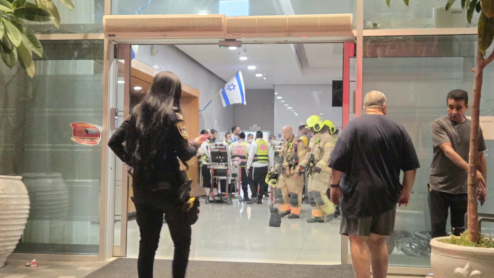 החשד: קשיש הדליק סיגריה ליד בלון חמצן וגרם לשריפה בבית האבות