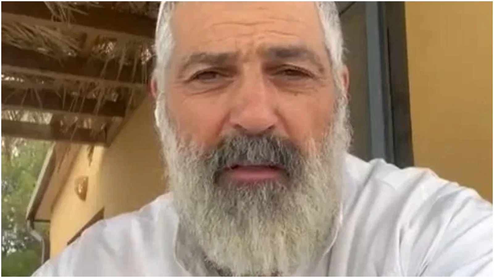 צבי יחזקאלי בפינה מיוחדת לשמחת תורה • צפו
