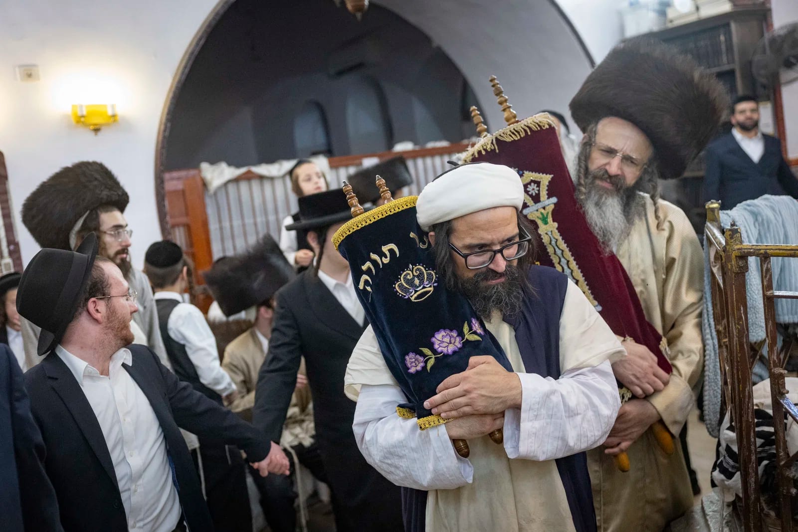 שמחה יהודית טהורה; כך חגגו את ההקפות שניות ב'ישועות יעקב'