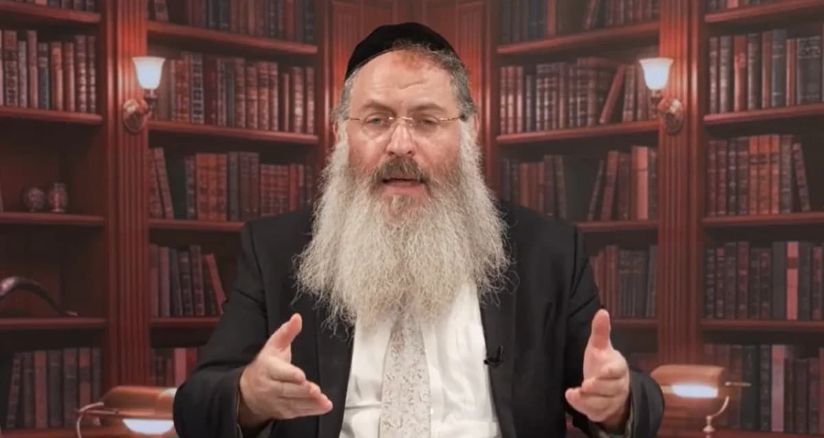 איך מפסיקים בין דגים לבשר? והאם מותר לשתות מים אחרי דגים? • צפו