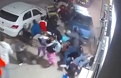 השלווה הפכה לצרחות אימה: בן 80 דהר ברכבו למדרכה עמוסה