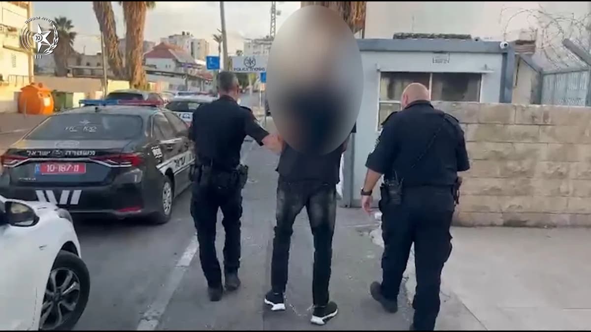 דרס שוטר עם קטנוע ונמלט | צפו בתיעוד הדרמטי