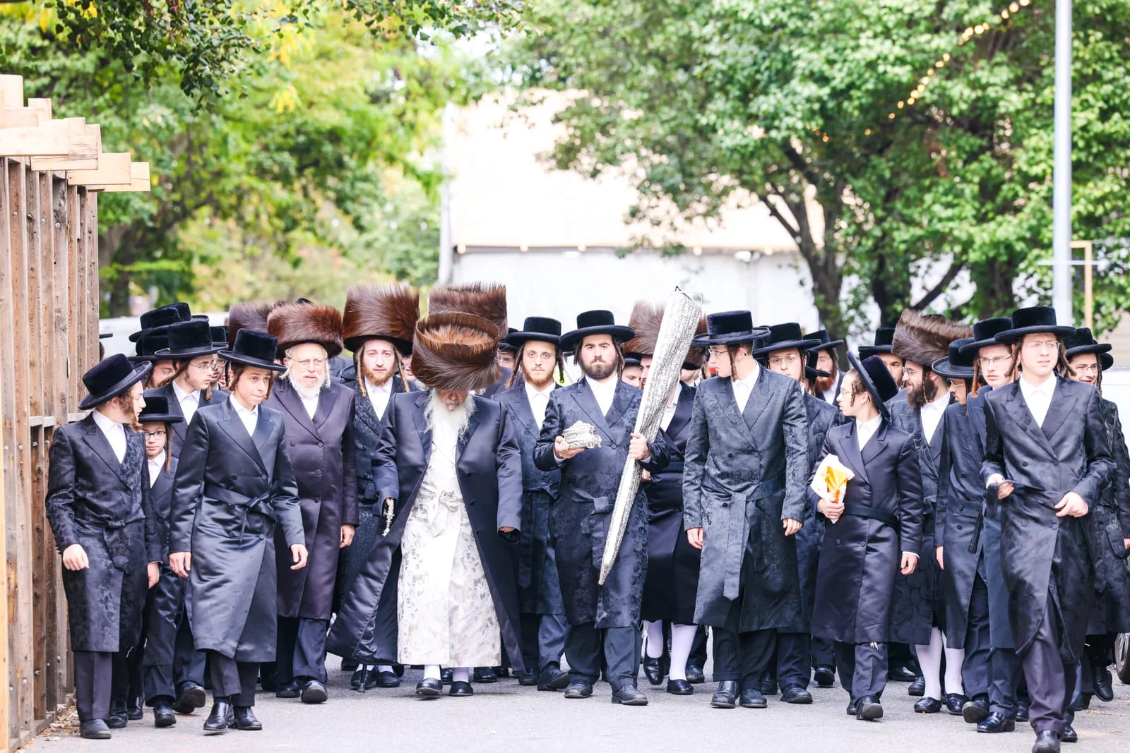 במרכז החסידות בברוקלין; תיעוד ענק ומרהיב מימי החג בחצה"ק סאטמר