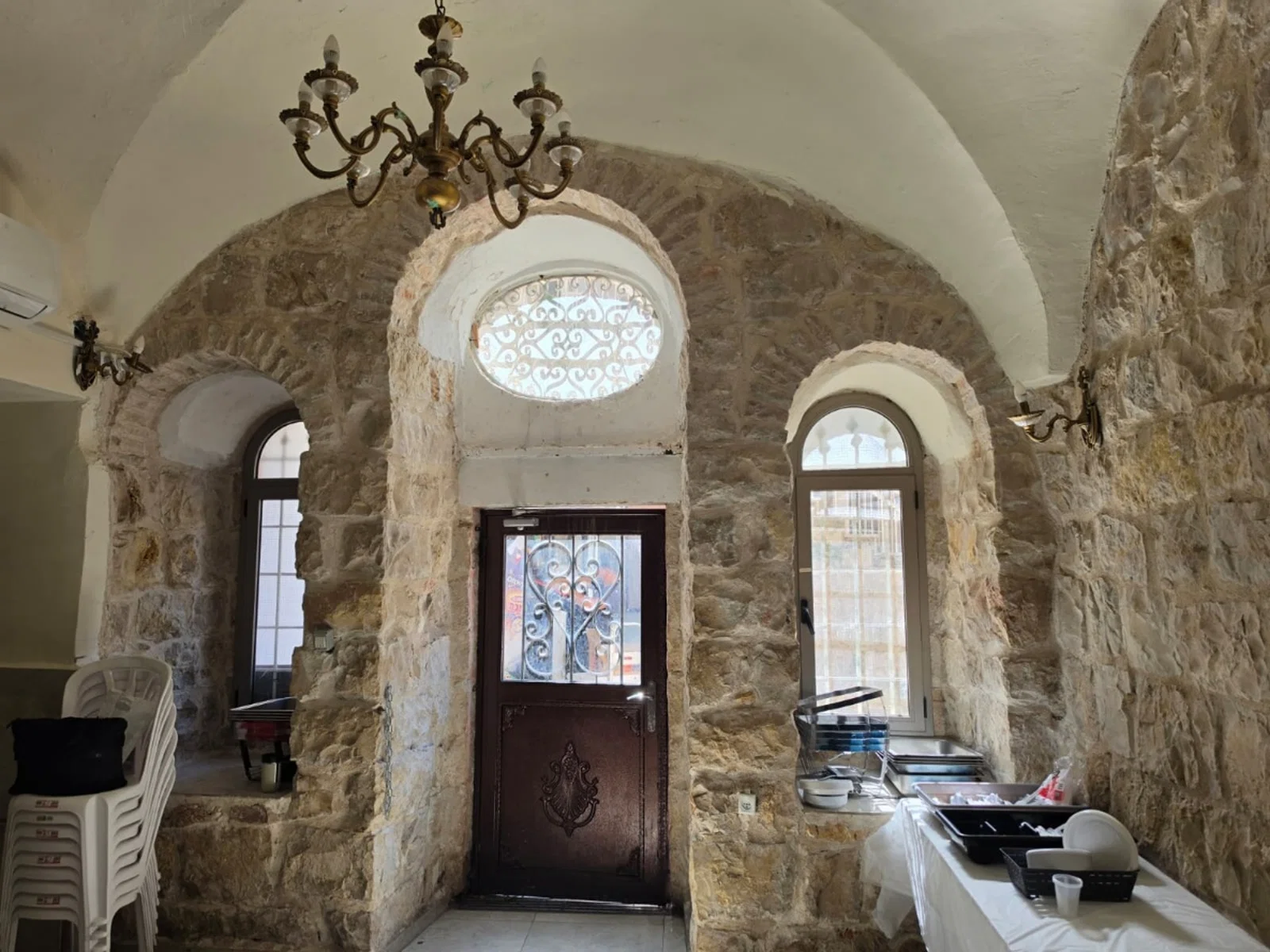 בלשית שלחה שוטרים לסגור ישיבה בירושלים כדי להציל את בנה מחזרה בתשובה